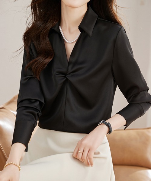 AMAJI(アマジ)の「Vネック サテン長袖シャツ(シャツ/ブラウス・レディース・ホワイト/ブラック・MEDIUM/SMALL/X-LARGE/LARGE)」の5枚目の写真