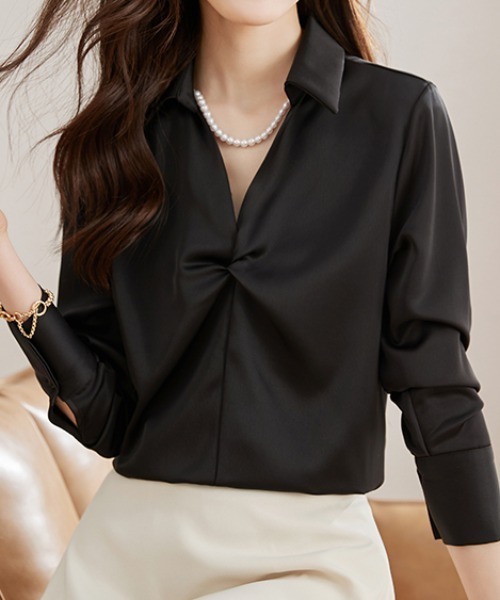 AMAJI(アマジ)の「Vネック サテン長袖シャツ(シャツ/ブラウス・レディース・ホワイト/ブラック・MEDIUM/SMALL/X-LARGE/LARGE)」の6枚目の写真
