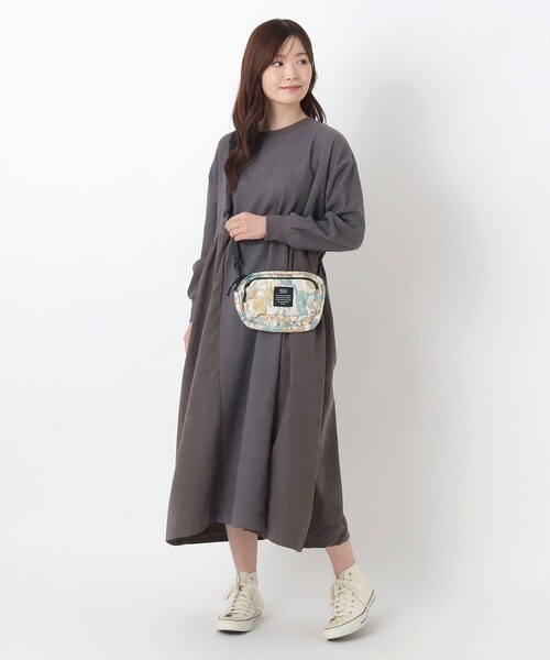 one'sterrace(ワンズテラス)の「KiU フロントポケットミニショルダー(ショルダーバッグ・レディース・グリーン系その他6/ホワイト系9/ブラック系8/ネイビー系5・99)」の19枚目の写真