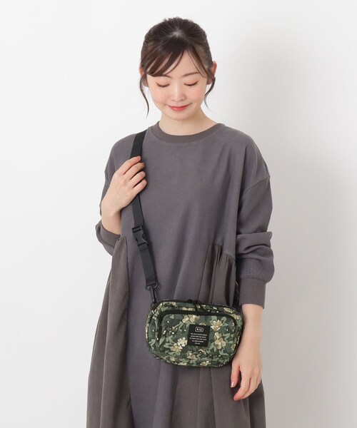 one'sterrace(ワンズテラス)の「KiU フロントポケットミニショルダー(ショルダーバッグ・レディース・グリーン系その他6/ホワイト系9/ブラック系8/ネイビー系5・99)」の22枚目の写真