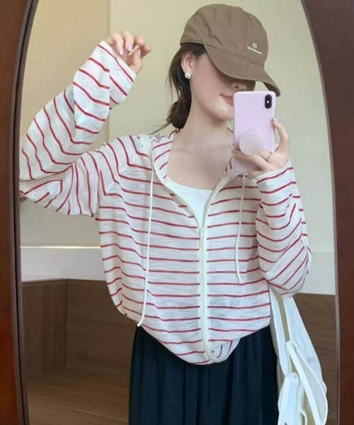 Ritzy(リッツィー)の「フード付・ボーダーZIPパーカー(パーカー・レディース・ホワイト×ブラック/ホワイト×レッド・LARGE/MEDIUM)」の2枚目の写真
