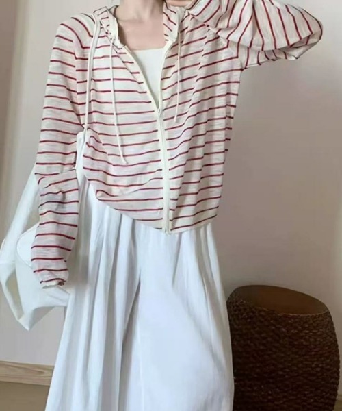 Ritzy(リッツィー)の「フード付・ボーダーZIPパーカー(パーカー・レディース・ホワイト×ブラック/ホワイト×レッド・LARGE/MEDIUM)」の6枚目の写真