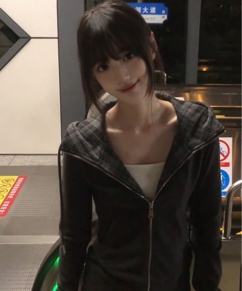 ViViDAY(ビビデー)の「【上下2点セット】チェック柄inパーカー+フレアスウェットパンツ(セットアップ・レディース・チャコールグレー・M)」の18枚目の写真