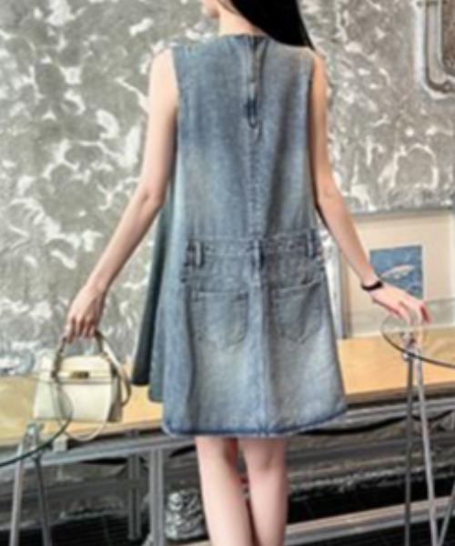 FAVORITO(ファヴォリート)の「デニムノースリーブワンピース(ワンピース・レディース・ブルー・S/M/L/XL)」の9枚目の写真