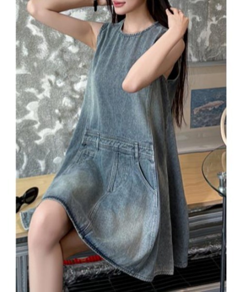 FAVORITO(ファヴォリート)の「デニムノースリーブワンピース(ワンピース・レディース・ブルー・S/M/L/XL)」の3枚目の写真