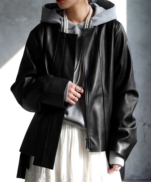 antiqua(アンティカ)の「ノーカラーフェイクレザー プリーツ ジャケット(ノーカラージャケット・レディース・ブラック・ONESIZE)」の1枚目の写真