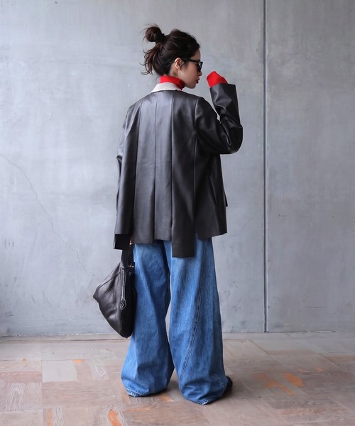 antiqua(アンティカ)の「ノーカラーフェイクレザー プリーツ ジャケット(ノーカラージャケット・レディース・ブラック・ONESIZE)」の7枚目の写真