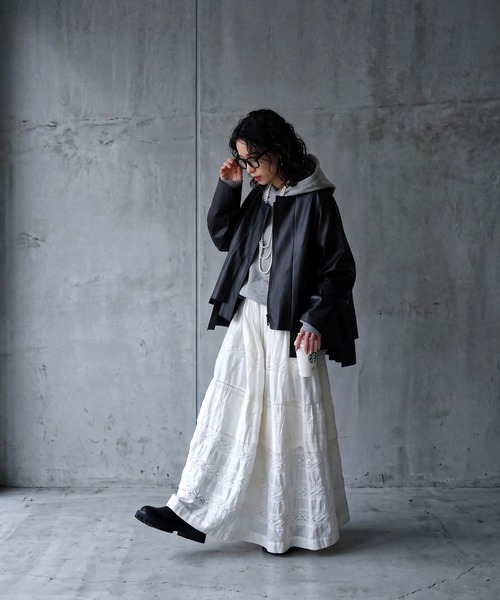 antiqua(アンティカ)の「ノーカラーフェイクレザー プリーツ ジャケット(ノーカラージャケット・レディース・ブラック・ONESIZE)」の10枚目の写真