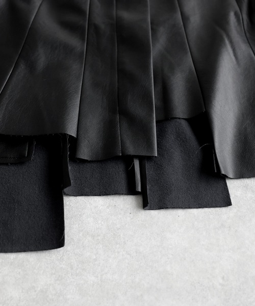 antiqua(アンティカ)の「ノーカラーフェイクレザー プリーツ ジャケット(ノーカラージャケット・レディース・ブラック・ONESIZE)」の15枚目の写真