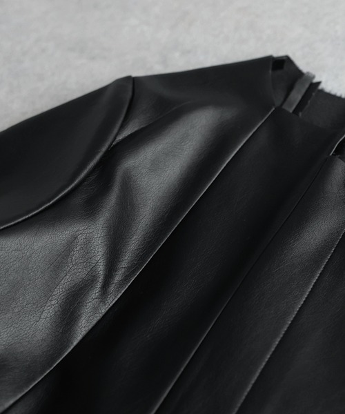 antiqua(アンティカ)の「ノーカラーフェイクレザー プリーツ ジャケット(ノーカラージャケット・レディース・ブラック・ONESIZE)」の16枚目の写真
