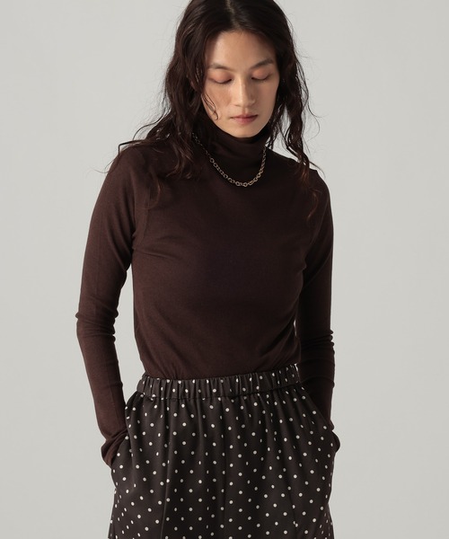 Elura(エルーラ)の「ジンジャーモイストタートル<WEB限定カラーあり>/1075326(Tシャツ/カットソー・レディース・チャコールグレー/ダークブラウン/ブラック/ホワイト系その他/ブラック系その他/ホワイト・LARGE/MEDIUM)」の6枚目の写真