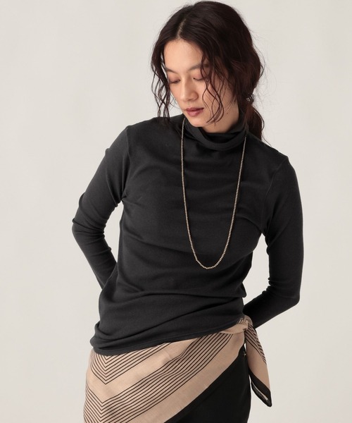 Elura(エルーラ)の「ジンジャーモイストタートル<WEB限定カラーあり>/1075326(Tシャツ/カットソー・レディース・チャコールグレー/ダークブラウン/ブラック/ホワイト系その他/ブラック系その他/ホワイト・LARGE/MEDIUM)」の5枚目の写真