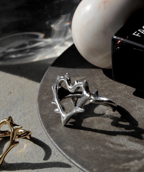 Soierie(ソワリー)の「ローエッジ ハート リング / Raw edge heart ring(リング・レディース・ゴールド/シルバー・FREE)」の4枚目の写真
