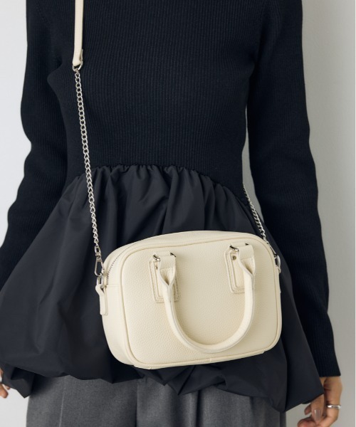 AZUL by moussy(アズールバイマウジー)の「ラウンドスクエア2WAYバッグ ショルダーバッグ ハンドバッグ 肩掛け・斜め掛け ストラップ取り外し◎(ショルダーバッグ・レディース・バーガンディー/ブラック/オフホワイト・FREE)」の14枚目の写真