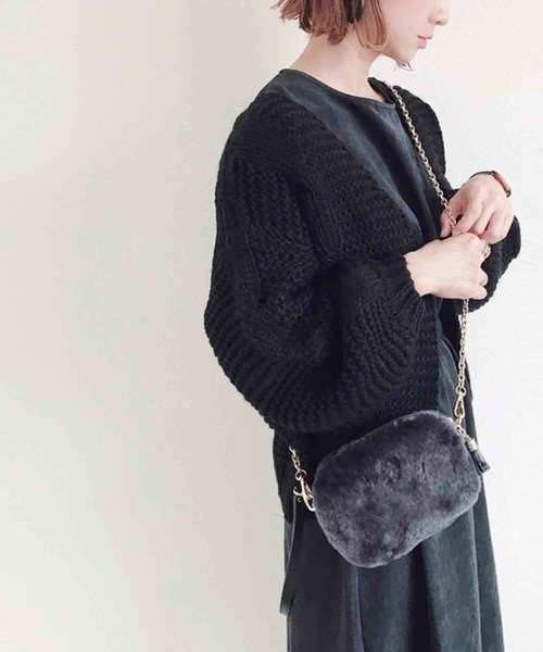 florist（フローリスト）の「シンプルラウンドファーポーチ（ショルダーバッグ・レディース・ブラック/ネイビー/レッド/カーキ/グリーン/ダークグレー/キャメル・FREE）」の3枚目の写真