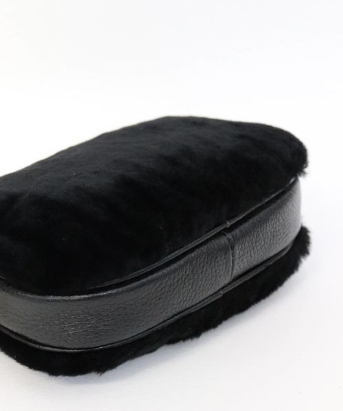 florist（フローリスト）の「シンプルラウンドファーポーチ（ショルダーバッグ・レディース・ブラック/ネイビー/レッド/カーキ/グリーン/ダークグレー/キャメル・FREE）」の11枚目の写真