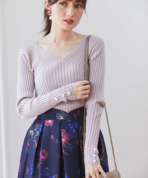 tocco closet（トッコ　クローゼット）の「袖口パール付きVネックリブニットプルオーバー（ニット/セーター・レディース・オフホワイト/ミント/ラベンダー/ブラック/パープル/ピンク系その他/ライトベージュ・M）」の7枚目の写真