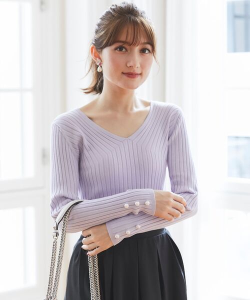 tocco closet（トッコ　クローゼット）の「袖口パール付きVネックリブニットプルオーバー（ニット/セーター・レディース・オフホワイト/ミント/ラベンダー/ブラック/パープル/ピンク系その他/ライトベージュ・M）」の11枚目の写真