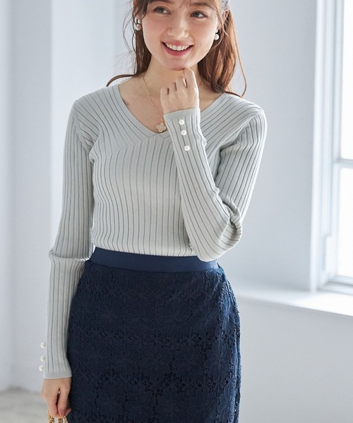 tocco closet（トッコ　クローゼット）の「袖口パール付きVネックリブニットプルオーバー（ニット/セーター・レディース・オフホワイト/ミント/ラベンダー/ブラック/パープル/ピンク系その他/ライトベージュ・M）」の9枚目の写真