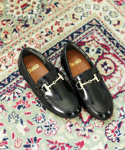 SESTO（セスト）の「ママとお揃い。キッズ用ビットつきローファーパンプス（ローファー・キッズ・ホワイト/ブラック/レッド/シルバー/キャメル・17.0cm/18.0cm/19.0cm/20.0cm/21.0cm）」の6枚目の写真