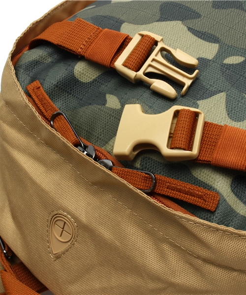 NIXON（ニクソン）の「NIXON SMITH Ⅱ（バックパック/リュック・メンズ・ブラック/レッド/カモフラージュ/マルチ・ONE SIZE）」の5枚目の写真