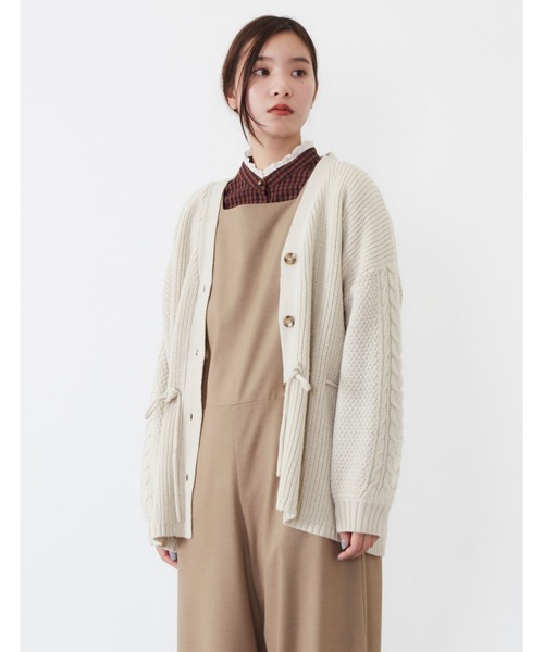 POU DOU DOU(プードゥドゥ)の「ケーブル編みチュニックニットカーディガン(ニット/セーター・レディース・キナリ/モカ/グリーン・3)」の2枚目の写真