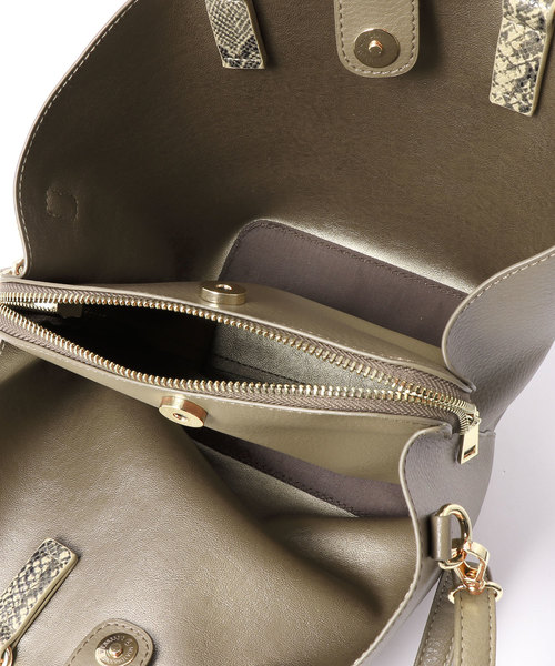 natural couture(ナチュラルクチュール)の「ハンドル配色中トート(ショルダーバッグ・レディース・グレイッシュベージュ/カーキ/モカ・FREE)」の8枚目の写真