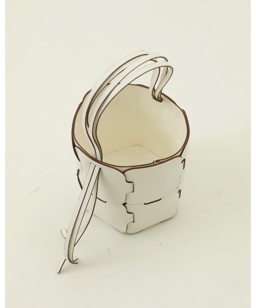 TODAYFUL（トゥデイフル）の「ウェーブバケットバッグ（ショルダーバッグ・レディース・ホワイト/ブラック・FREE）」の4枚目の写真