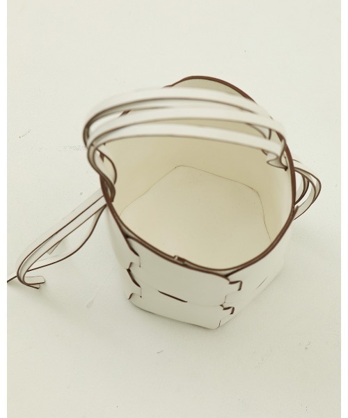 TODAYFUL（トゥデイフル）の「ウェーブバケットバッグ（ショルダーバッグ・レディース・ホワイト/ブラック・FREE）」の6枚目の写真