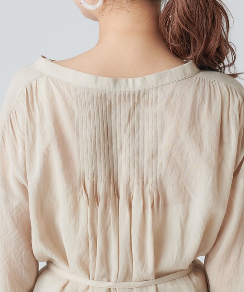 mystic（ミスティック）の「ピンタックボリュームブラウス（シャツ/ブラウス・レディース・ライトグレー/ベージュ/オフホワイト/イエロー・FREE）」の15枚目の写真