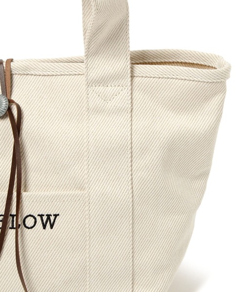 BAYFLOW（ベイフロー）の「RECOVERコンチョロゴトート M（トートバッグ・レディース・アイボリー/ネイビー・FREE）」の14枚目の写真