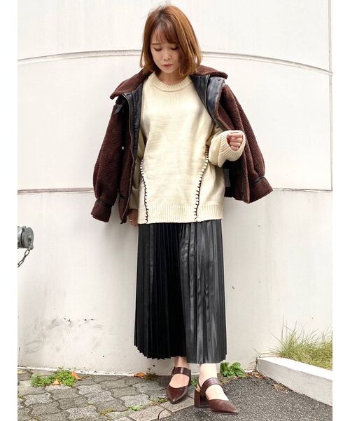 dazzlin(ダズリン)の「レザーライクプリーツロングスカート【WEB限定】(スカート・レディース・ブラック/ダークブラウン/ベージュ・FREE)」の5枚目の写真