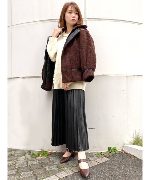 dazzlin(ダズリン)の「レザーライクプリーツロングスカート【WEB限定】(スカート・レディース・ブラック/ダークブラウン/ベージュ・FREE)」の6枚目の写真
