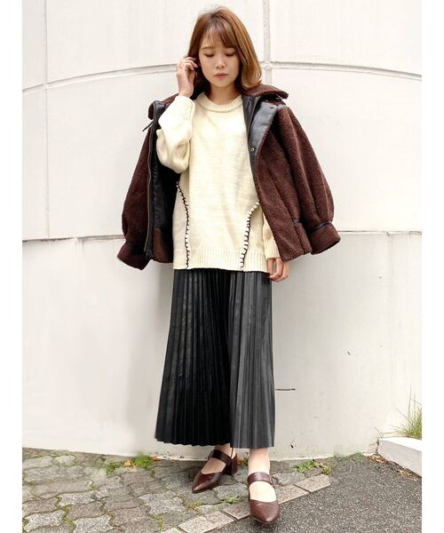 dazzlin(ダズリン)の「レザーライクプリーツロングスカート【WEB限定】(スカート・レディース・ブラック/ダークブラウン/ベージュ・FREE)」の7枚目の写真