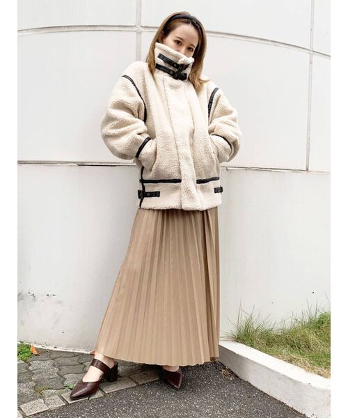dazzlin(ダズリン)の「レザーライクプリーツロングスカート【WEB限定】(スカート・レディース・ブラック/ダークブラウン/ベージュ・FREE)」の8枚目の写真