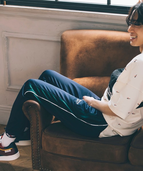 Reebok(リーボック)の「クラシックス リニア トラック パンツ / Classics Linear Track Pants(スウェットパンツ・メンズ・ブラック/ネイビー・XXX-LARGE/LARGE/SMALL/XX-LARGE/MEDIUM/X-LARGE)」の2枚目の写真