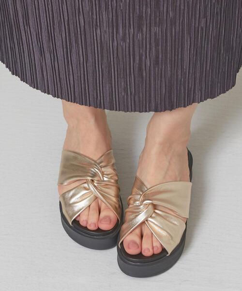 PAOLO BOVE(パオロボーヴ)の「<PAOLO BOVE> L ネジリプラットフォーム サンダル(サンダル・レディース・ブラック/ゴールド・38/36/37)」の1枚目の写真