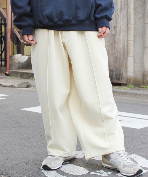 1 to 10 people（ワントゥテンピープル）の「【1to10people】ピンタックスウェットビッグスラックス WGC-048-M（その他パンツ・メンズ・アイボリー/パープル・F）」の3枚目の写真
