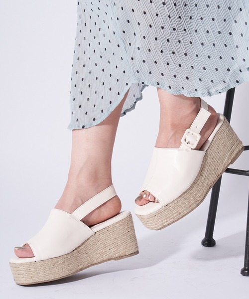 Chico（チコ）の「レザーベルト厚底ジュートサンダル（サンダル・レディース・アイボリー/ブラック/シルバー・LARGE/SMALL/MEDIUM）」の6枚目の写真