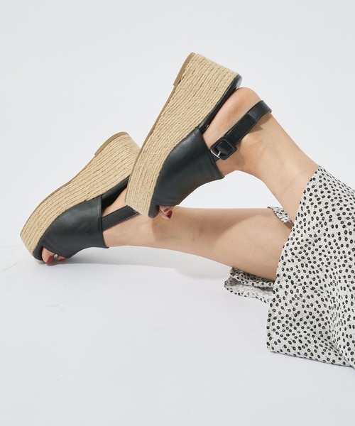 Chico（チコ）の「レザーベルト厚底ジュートサンダル（サンダル・レディース・アイボリー/ブラック/シルバー・LARGE/SMALL/MEDIUM）」の9枚目の写真