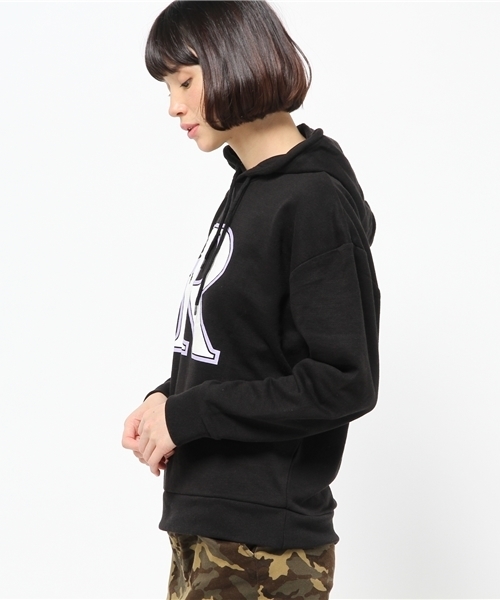 WEGO（ウィゴー）の「WEGO/イニシャルガールプルパーカー（パーカー・レディース・ホワイト/ブラック/ネイビー/ワイン・FREE）」の11枚目の写真