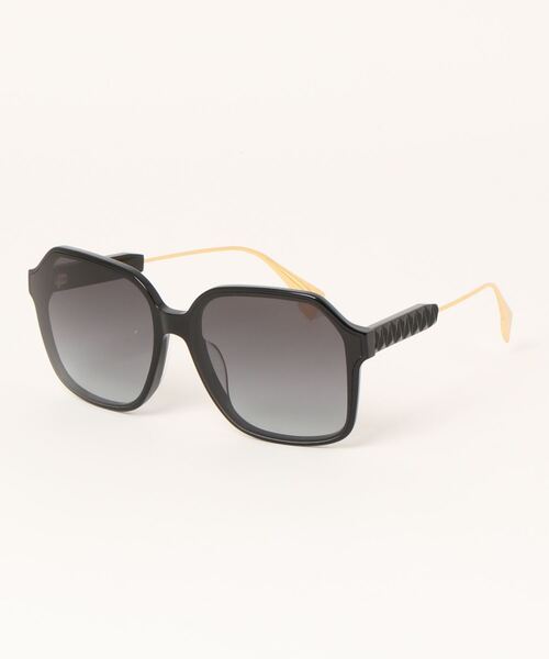 CHARLES & KEITH(チャールズ & キース)の「アセテート バタフライサングラス / Acetate Butterfly Sunglasses(サングラス・レディース・クリーム/ブラウン系その他2/ブラック・FREE)」の2枚目の写真