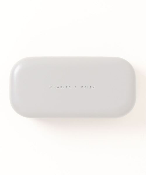 CHARLES & KEITH(チャールズ & キース)の「アセテート バタフライサングラス / Acetate Butterfly Sunglasses(サングラス・レディース・クリーム/ブラウン系その他2/ブラック・FREE)」の6枚目の写真