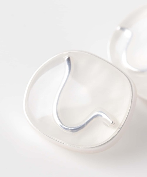 SMELLY（スメリー）の「カラーエポメタルラインピアス（ピアス（両耳用）・レディース・ベージュ/アイボリー・-）」の12枚目の写真