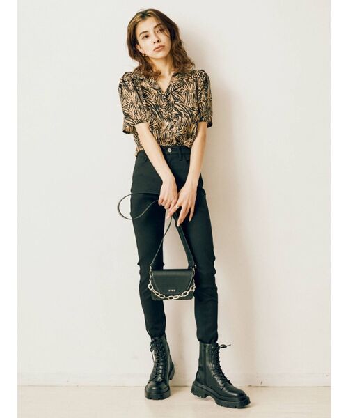 EVRIS（エヴリス）の「ワイドチェーンショルダーミニBAG（ショルダーバッグ・レディース・ブラック/ベージュ/ブルー・FREE）」の7枚目の写真