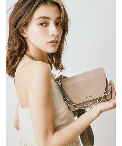 EVRIS（エヴリス）の「ワイドチェーンショルダーミニBAG（ショルダーバッグ・レディース・ブラック/ベージュ/ブルー・FREE）」の13枚目の写真