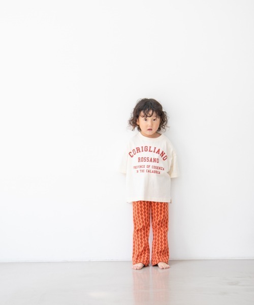 LOWRYS FARM(ローリーズファーム)の「カレッジロゴTシャツ 956756(Tシャツ/カットソー・キッズ・チャコールグレー/オフホワイト/グリーン/アイボリー・110cm/120cm/130cm)」の6枚目の写真