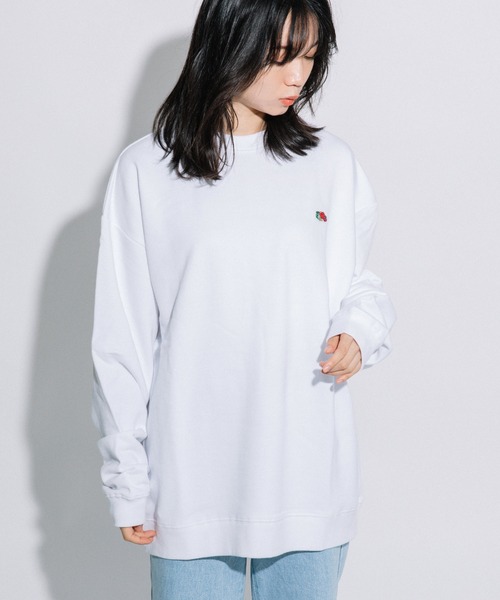 FRUIT OF THE LOOM(フルーツオブザルーム)の「ワッペン付スエット / 長袖 / トップス / シンプル / カジュアル / 無地 / ワンポイント / ユニセックス(スウェット・レディース・ホワイト/ブラック・L/XL/M)」の4枚目の写真