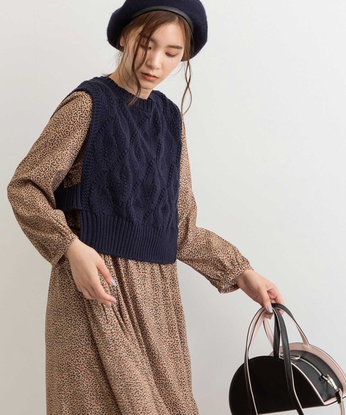 POU DOU DOU（プードゥドゥ）の「透かし編みショートニットベスト（ベスト・レディース・ネイビー/アイボリー/キャメル・3）」の3枚目の写真