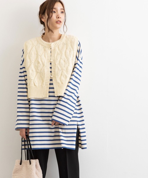 POU DOU DOU（プードゥドゥ）の「透かし編みショートニットベスト（ベスト・レディース・ネイビー/アイボリー/キャメル・3）」の2枚目の写真
